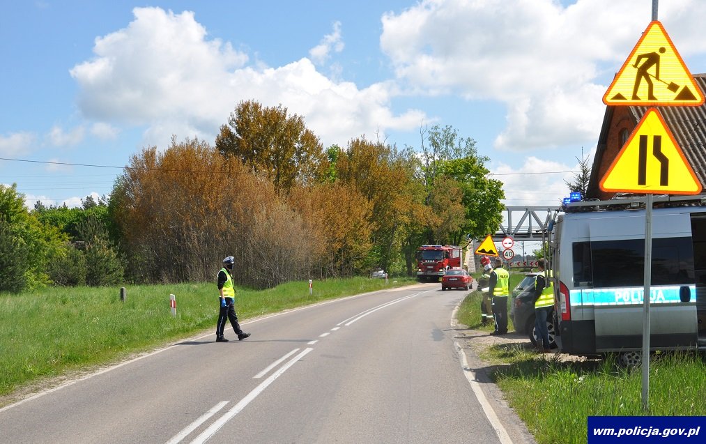 Policjanci pracowali na miejscu kolizji drogowych