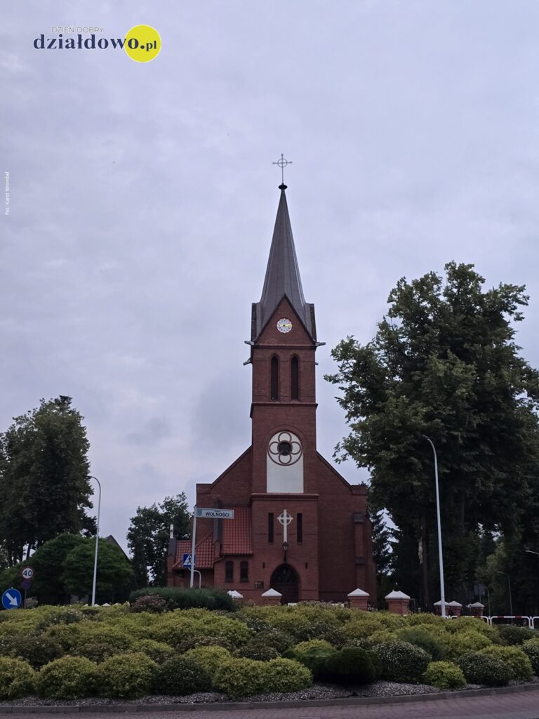 zegar na wieży kościoła pw. Św. Wojciecha w Działdowie / fot. Karol Wrombel