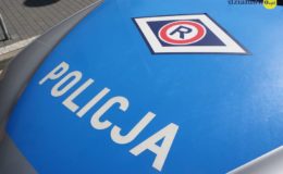 maska samochodu na niej napis policja i logo drogówki