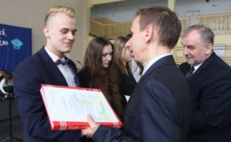 Maturzyści z ZS nr 2 żegnają szkołę