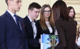 Maturzyści z ZS nr 2 żegnają szkołę