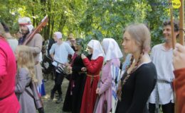 Setki widzów obejrzało inscenizację Bitwy Zwiadów Działdowskich podczas turnieju rycerskiego [zdjęcia, film]