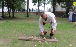 Setki widzów obejrzało inscenizację Bitwy Zwiadów Działdowskich podczas turnieju rycerskiego