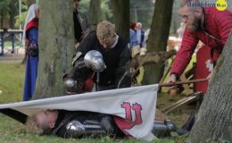 Setki widzów obejrzało inscenizację Bitwy Zwiadów Działdowskich podczas turnieju rycerskiego