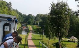 Wycieczka podopiecznych działdowskiego Caritasu. Statkiem po Kanale Elbląskim
