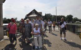 Wycieczka podopiecznych działdowskiego Caritasu. Statkiem po Kanale Elbląskim
