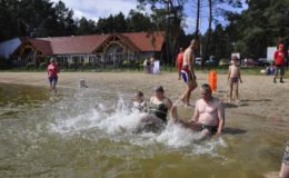 Kiedy słońce praży, uczestnicy ŚDS Działdowo są na plaży