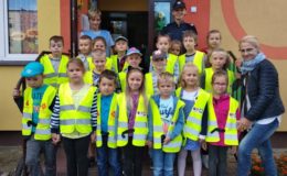 Policjantki i dzielnicowy rozmawiali o bezpieczeństwie z przedszkolakami z Działdowa [zdjęcia]
