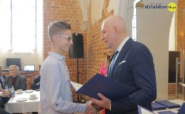 Wręczenie stypendiów burmistrza Działdowa dla najzdolniejszych uczniów [zdjęcia, film]