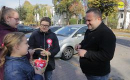 „Barwy narodowe”. Happening przy działdowskiej Jedynce [zdjęcia, film]