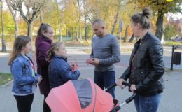 „Barwy narodowe”. Happening przy działdowskiej Jedynce [zdjęcia, film]