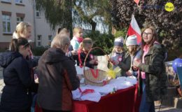 „Barwy narodowe”. Happening przy działdowskiej Jedynce