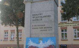 „Barwy narodowe”. Happening przy działdowskiej Jedynce