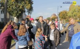 „Barwy narodowe”. Happening przy działdowskiej Jedynce