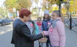 „Barwy narodowe”. Happening przy działdowskiej Jedynce