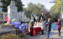 „Barwy narodowe”. Happening przy działdowskiej Jedynce