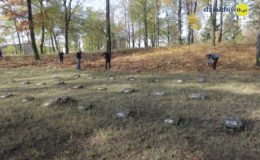 Uczniowie sprzątali cmentarz przy ul. Grunwaldzkiej