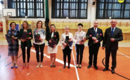 Obchody Dnia Edukacji Narodowej oraz ślubowanie i pasowanie uczniów w Szkole Podstawowej nr 1 [zdjęcia]