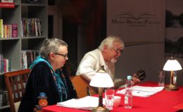 Serenada przy bramie. Teatr przy stoliku