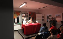 Serenada przy bramie. Teatr przy stoliku