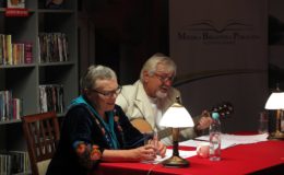 Serenada przy bramie. Teatr przy stoliku