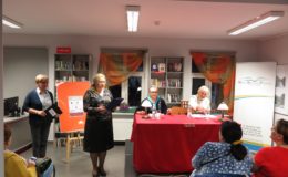 Serenada przy bramie. Teatr przy stoliku