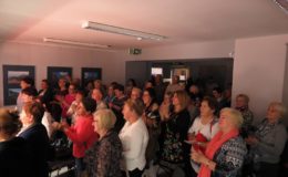 Serenada przy bramie. Teatr przy stoliku