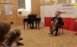Koncert szkoły muzycznej z okazji Święta Niepodległości
