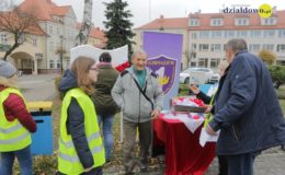 Barwy narodowe. Happening przy Ratuszu w Działdowie [zdjęcia, film]