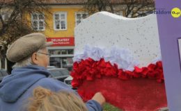 Barwy narodowe. Happening przy Ratuszu w Działdowie