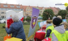 Barwy narodowe. Happening przy Ratuszu w Działdowie