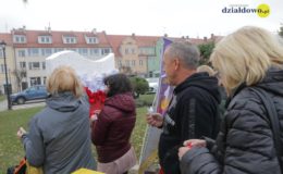 Barwy narodowe. Happening przy Ratuszu w Działdowie