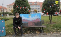 Barwy narodowe. Happening przy Ratuszu w Działdowie