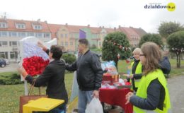 Barwy narodowe. Happening przy Ratuszu w Działdowie