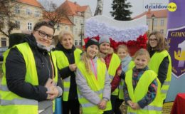 Barwy narodowe. Happening przy Ratuszu w Działdowie