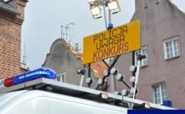 Hologramy, roboty, a może latające radiowozy? Jak będzie wyglądała policja za 100 lat?