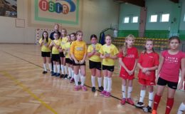 Dziewczęta i chłopcy z „Trójki” awansowali do rozgrywek wojewódzkich Turnieju Piłki Nożnej „Z Podwórka na Stadion”