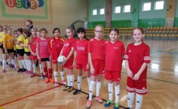 Dziewczęta i chłopcy z „Trójki” awansowali do rozgrywek wojewódzkich Turnieju Piłki Nożnej „Z Podwórka na Stadion”