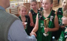 Szkoła Podstawowa nr 4 zdobyła mistrzostwo powiatu w koszykówce dziewcząt