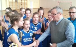 Szkoła Podstawowa nr 4 zdobyła mistrzostwo powiatu w koszykówce dziewcząt