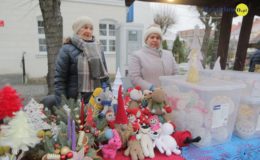 Choinka rozbłysła dziesiątkami światełek