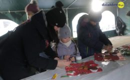 Choinka rozbłysła dziesiątkami światełek