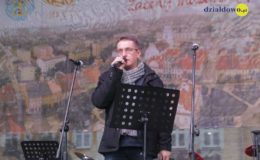 Choinka rozbłysła dziesiątkami światełek