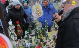 Choinka rozbłysła dziesiątkami światełek