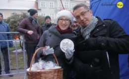 Choinka rozbłysła dziesiątkami światełek