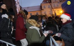 Choinka rozbłysła dziesiątkami światełek