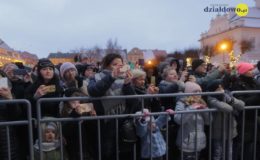 Choinka rozbłysła dziesiątkami światełek