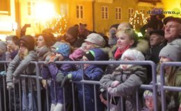 Choinka rozbłysła dziesiątkami światełek