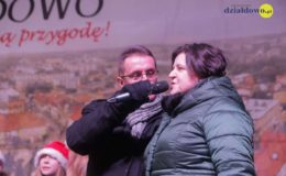 Choinka rozbłysła dziesiątkami światełek