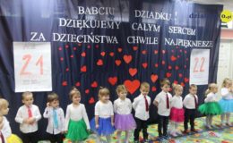 Babciu Dziadku! Dziękujemy całym sercem za dzieciństwa chwile najpiękniejsze [zdjęcia, film]